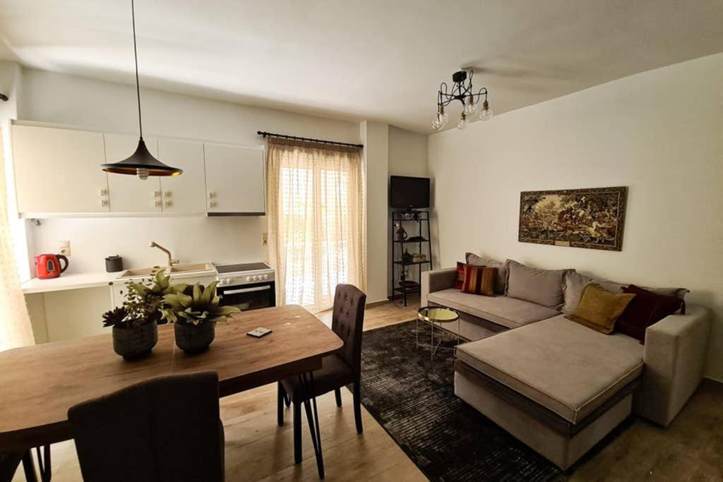 Modern Apt In The Heart Of Glyfada - Literally!! Athens Exterior photo