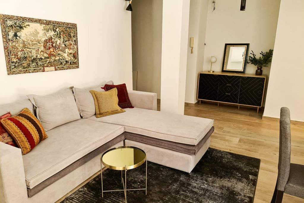 Modern Apt In The Heart Of Glyfada - Literally!! Athens Exterior photo