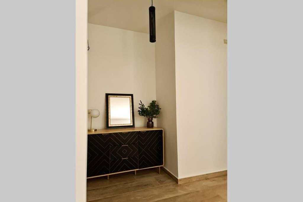 Modern Apt In The Heart Of Glyfada - Literally!! Athens Exterior photo